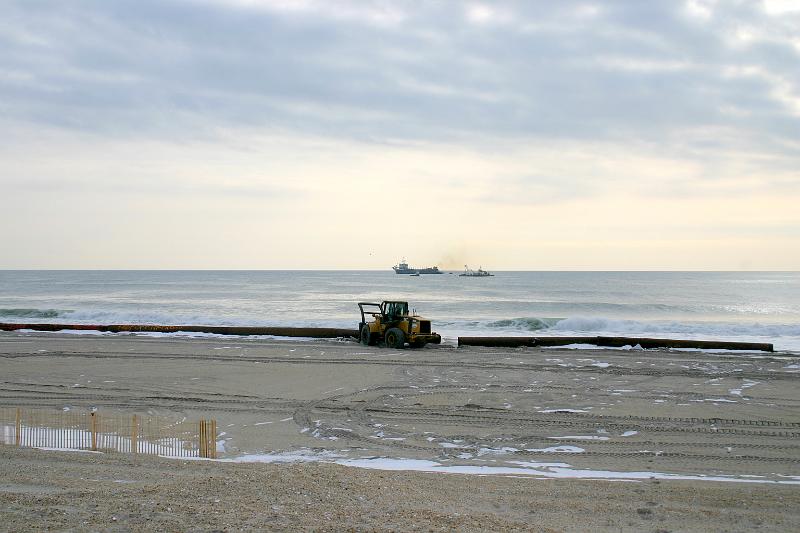 IMG_2134.JPG - Breaking down shore pipe