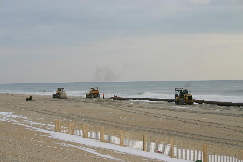 IMG_2136.JPG - Breaking down shore pipe