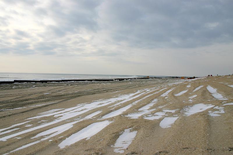 IMG_2139.JPG - 73rd Street on beach looking south