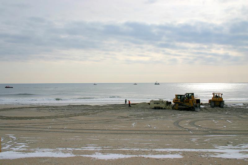 IMG_2141.JPG - putting compressed air in pipeline to float it 75th Street