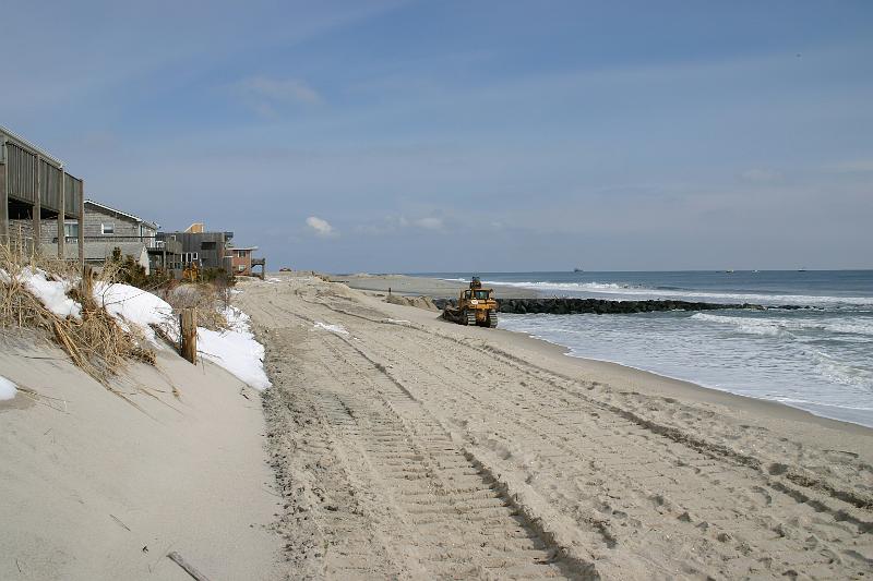 IMG_2167.JPG - Ramping Burlington Ave jetty to move shore pipe equiptment to Hudson Ave