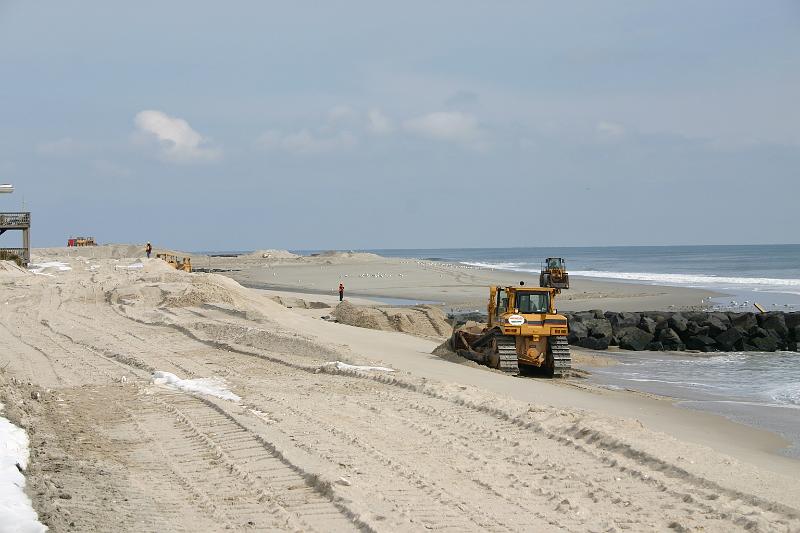IMG_2168.JPG - Ramping Burlington Ave jetty to move shore pipe equiptment to Hudson Ave