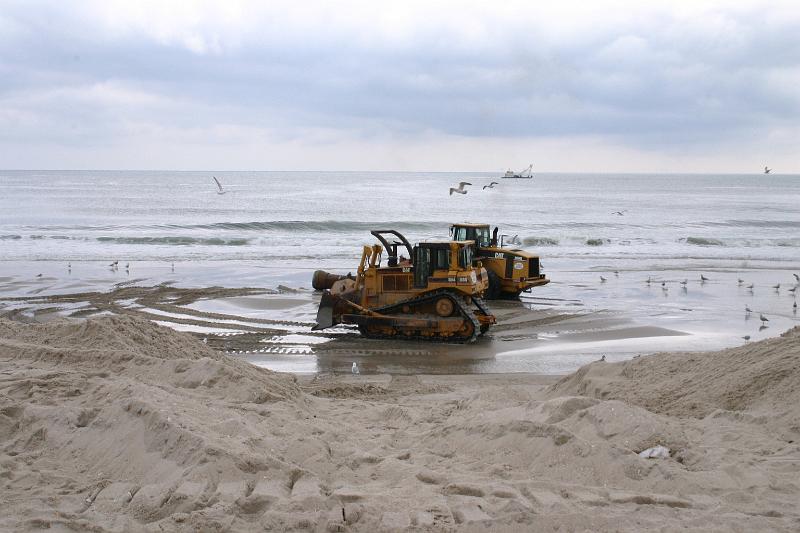 IMG_2191.JPG - connecting shore pipe to pipeline