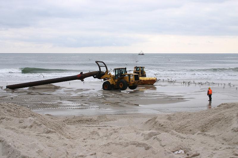 IMG_2194.JPG - installing float under pipeline